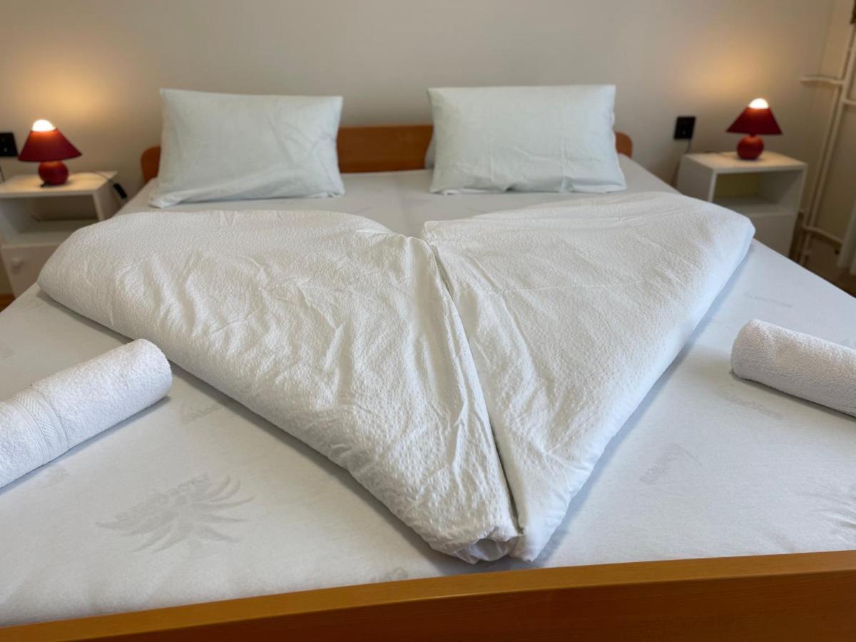 Pingvin Cukraszda Apartman Felso Szint Balatonmáriafürdő المظهر الخارجي الصورة